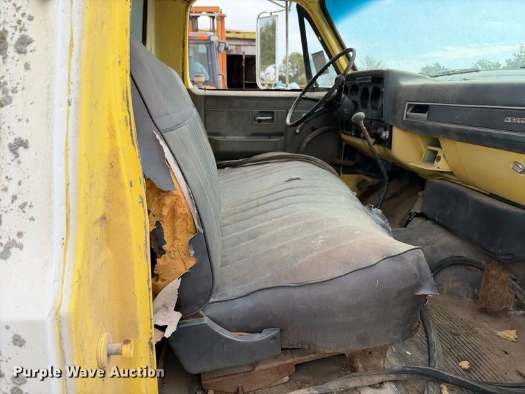 image for item EX2308 1986 GMC 7000 box truck