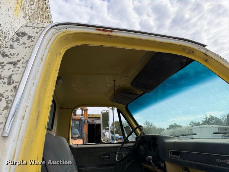 image for item EX2308 1986 GMC 7000 box truck