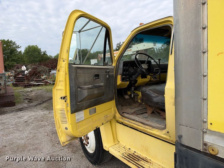 image for item EX2309 1986 GMC 7000 box truck