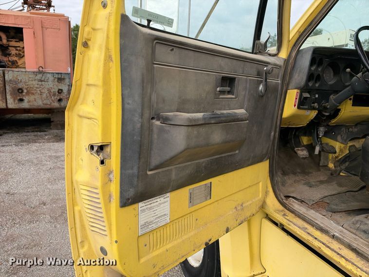 image for item EX2309 1986 GMC 7000 box truck