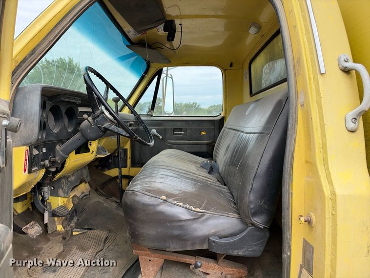 image for item EX2309 1986 GMC 7000 box truck