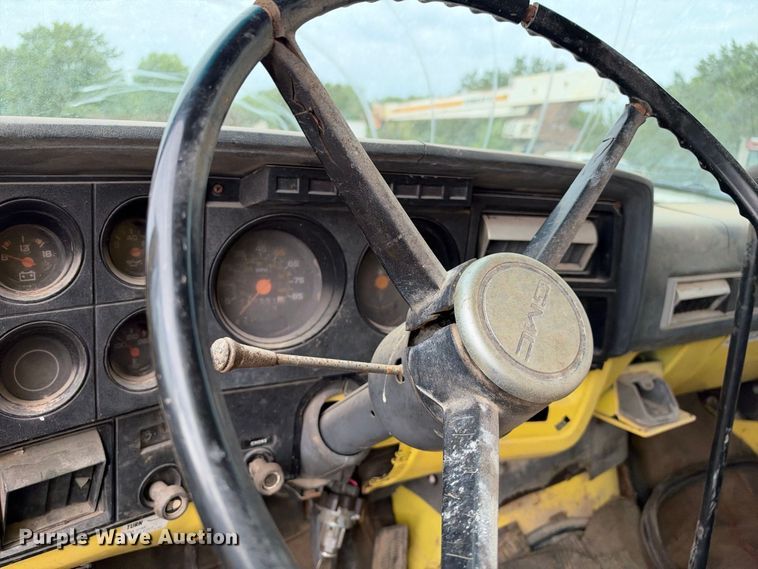 image for item EX2309 1986 GMC 7000 box truck