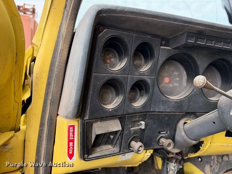 image for item EX2309 1986 GMC 7000 box truck