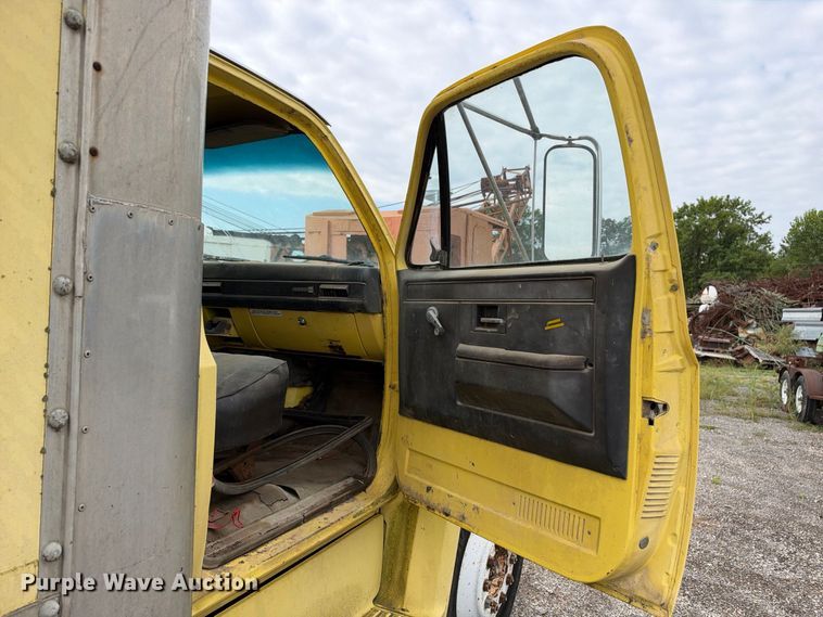 image for item EX2309 1986 GMC 7000 box truck