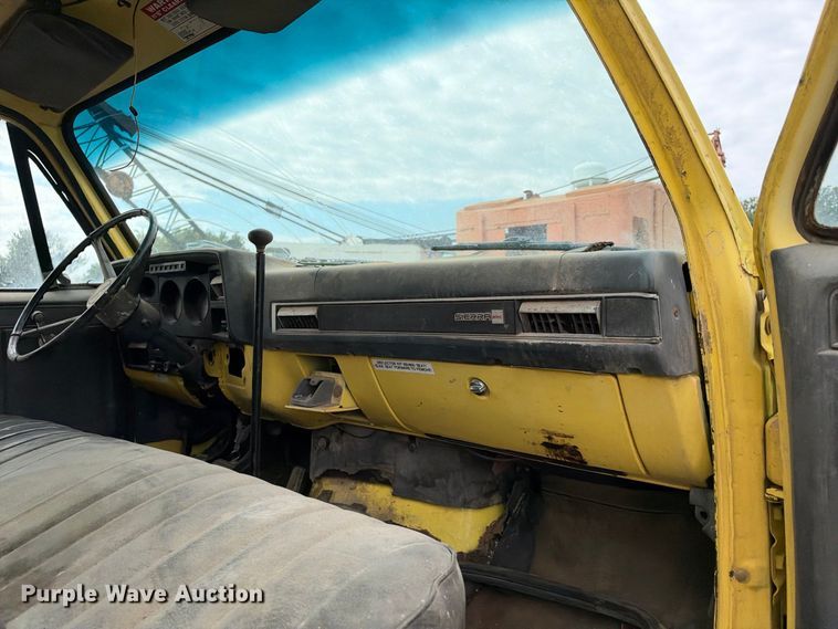 image for item EX2309 1986 GMC 7000 box truck