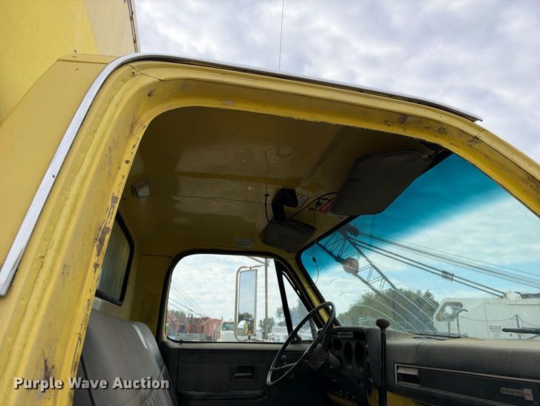 image for item EX2309 1986 GMC 7000 box truck
