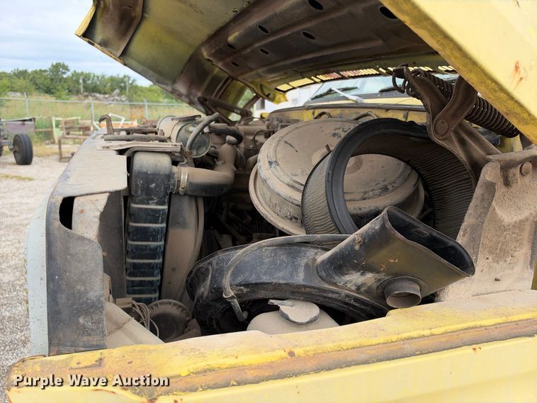 image for item EX2309 1986 GMC 7000 box truck