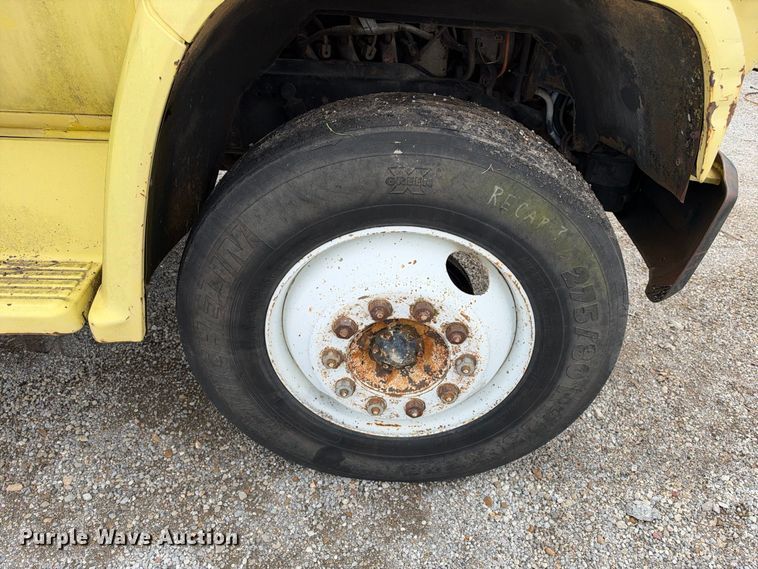 image for item EX2309 1986 GMC 7000 box truck