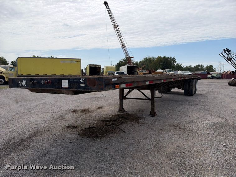 1981 Hobbs flatbed trailer