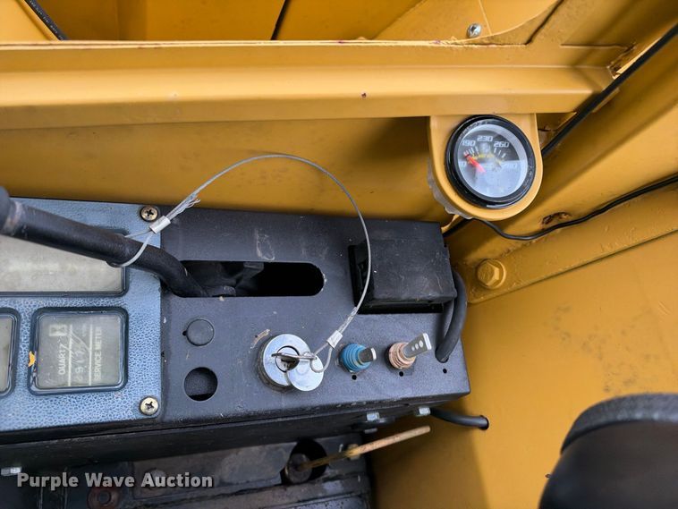 image for item EX2323 Komatsu PC38UU-1 mini excavator