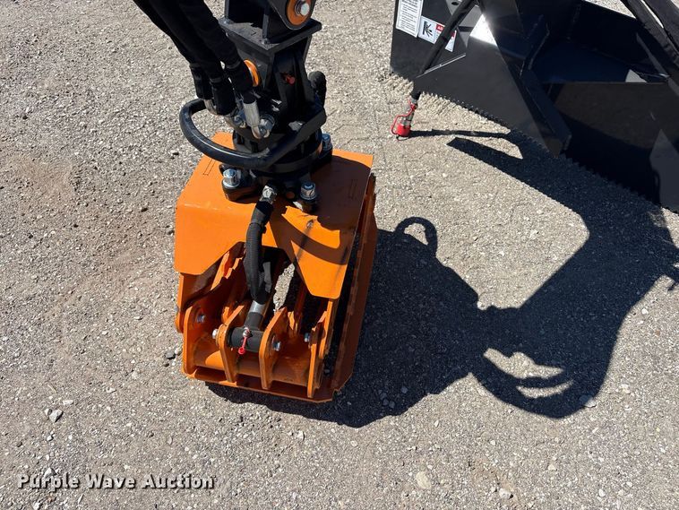 image for item EX4214 LandHonor RLG-13-44D skid steer log grapple