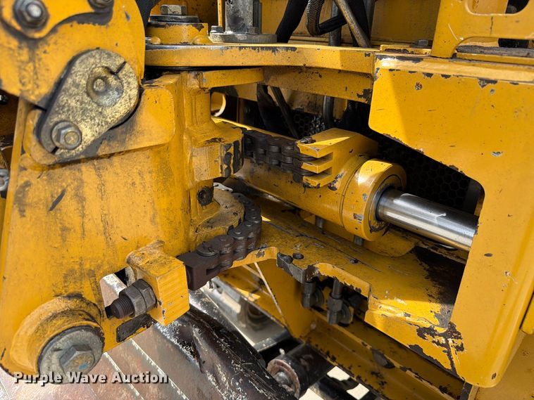image for item EX4605 2001 Vermeer RXT450 trencher