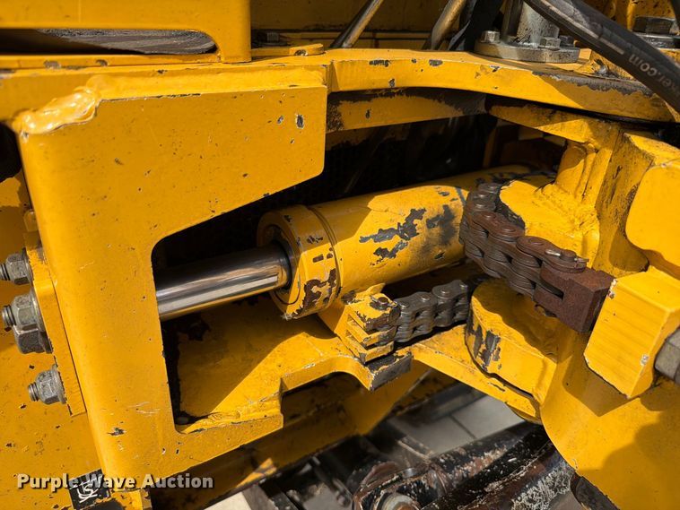image for item EX4605 2001 Vermeer RXT450 trencher