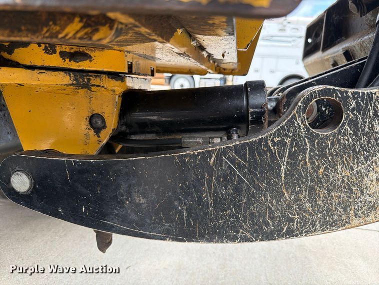 image for item EX4605 2001 Vermeer RXT450 trencher