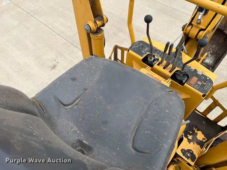 image for item EX4605 2001 Vermeer RXT450 trencher