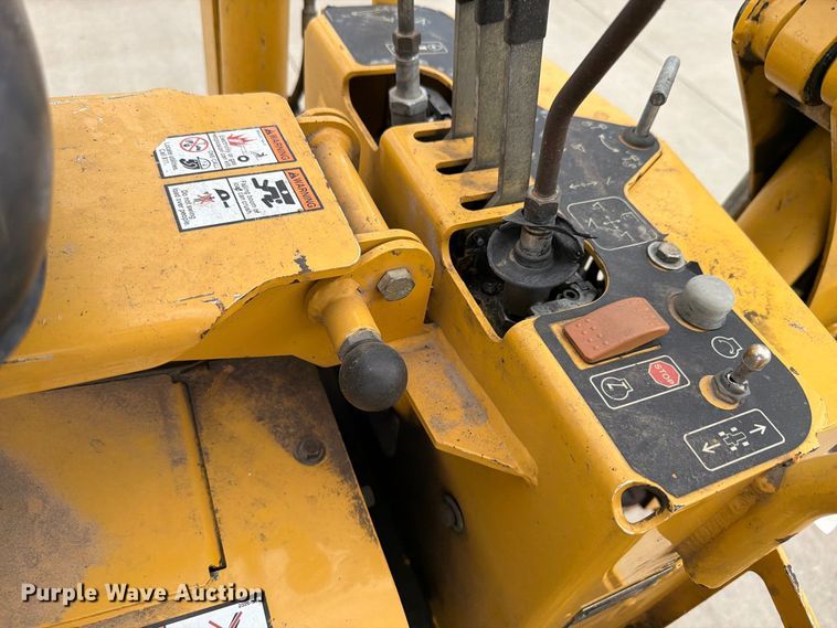 image for item EX4605 2001 Vermeer RXT450 trencher