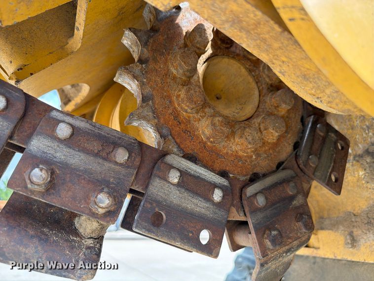 image for item EX4605 2001 Vermeer RXT450 trencher