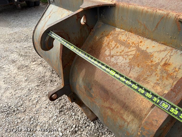 image for item EX4622 Doosan GP BKT 4YD OC BOCE wheel loader bucket
