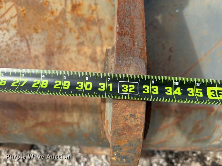 image for item EX4622 Doosan GP BKT 4YD OC BOCE wheel loader bucket