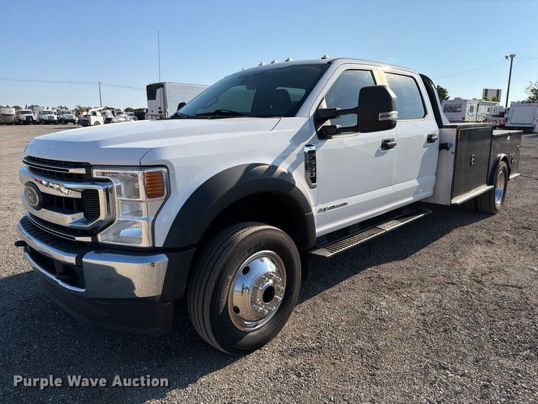 2020 Ford F-550 Super Duty Crew Cab flatbed truck