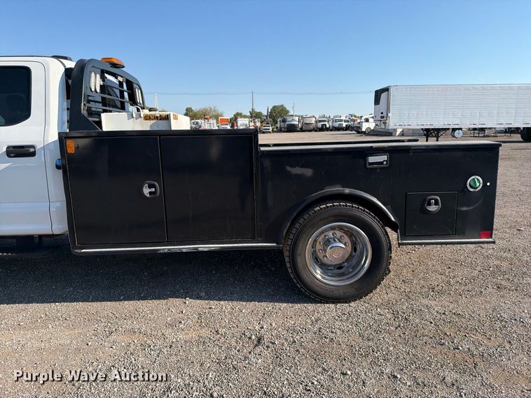 image for item FB5135 2020 Ford F-550 Super Duty Crew Cab flatbed truck