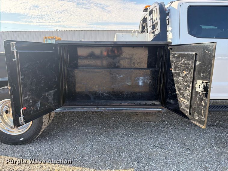 image for item FB5135 2020 Ford F-550 Super Duty Crew Cab flatbed truck