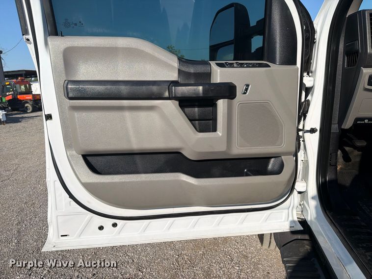 image for item FB5135 2020 Ford F-550 Super Duty Crew Cab flatbed truck