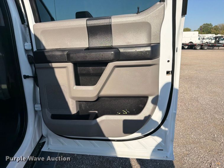 image for item FB5135 2020 Ford F-550 Super Duty Crew Cab flatbed truck
