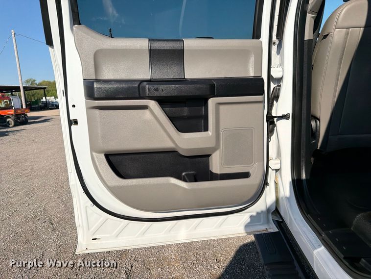 image for item FB5135 2020 Ford F-550 Super Duty Crew Cab flatbed truck