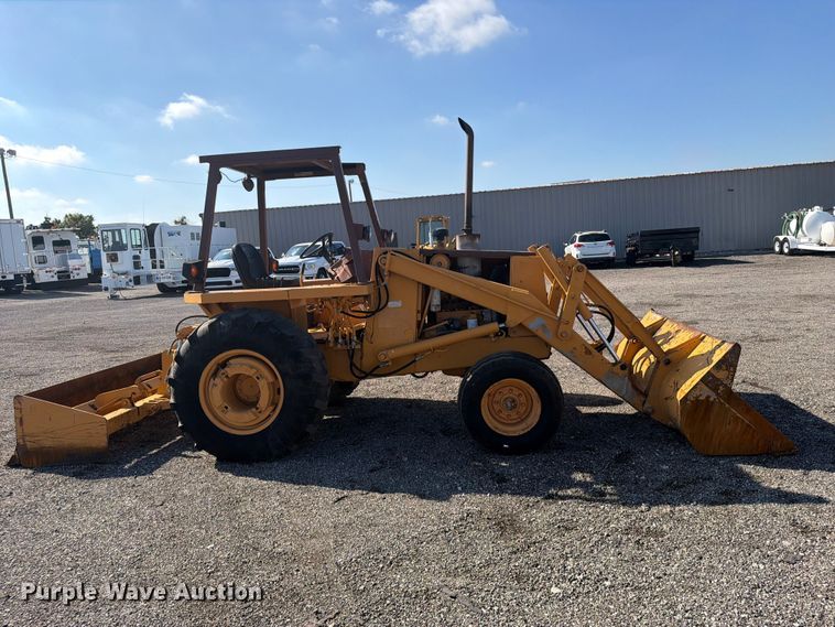 image for item FB5148 1993 Case 480F landscape tractor