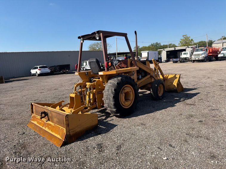 image for item FB5148 1993 Case 480F landscape tractor