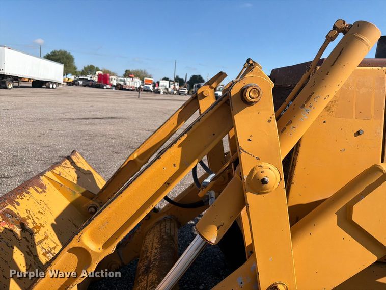 image for item FB5148 1993 Case 480F landscape tractor