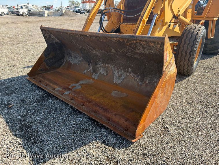 image for item FB5148 1993 Case 480F landscape tractor