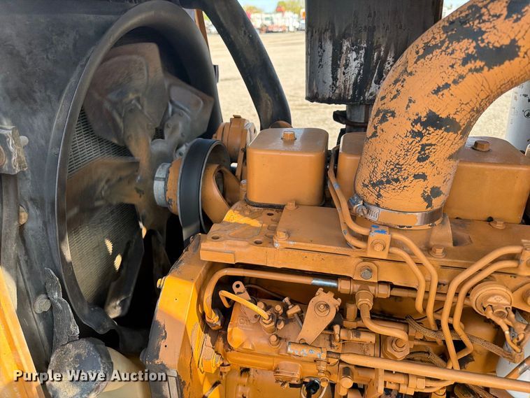 image for item FB5148 1993 Case 480F landscape tractor
