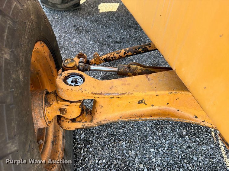 image for item FB5148 1993 Case 480F landscape tractor