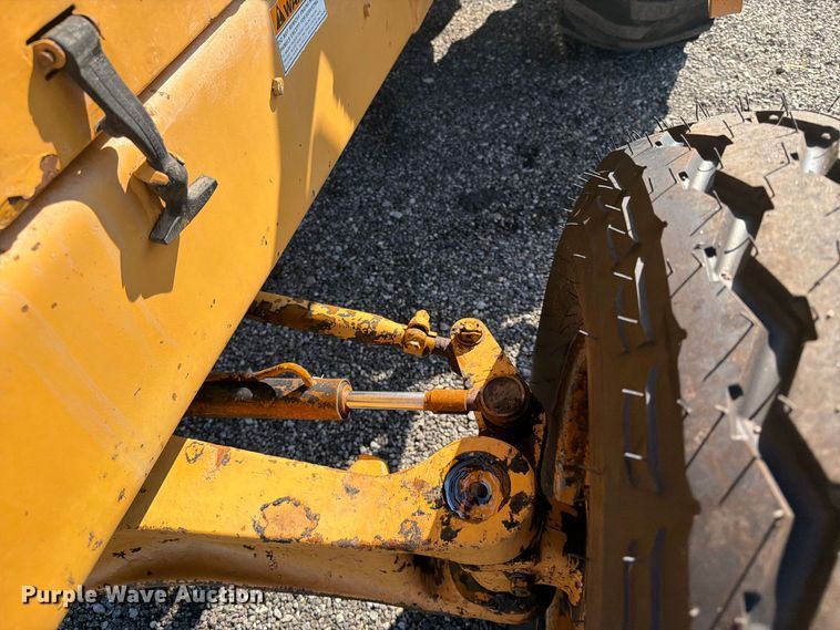 image for item FB5148 1993 Case 480F landscape tractor