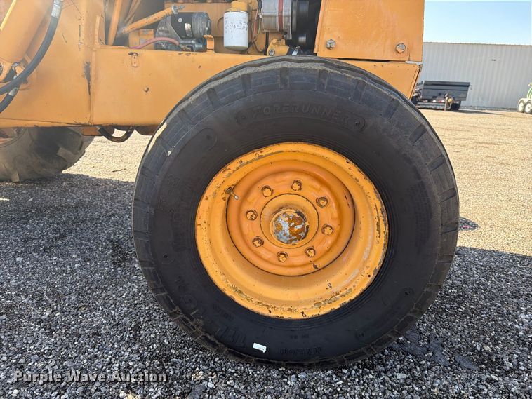 image for item FB5148 1993 Case 480F landscape tractor