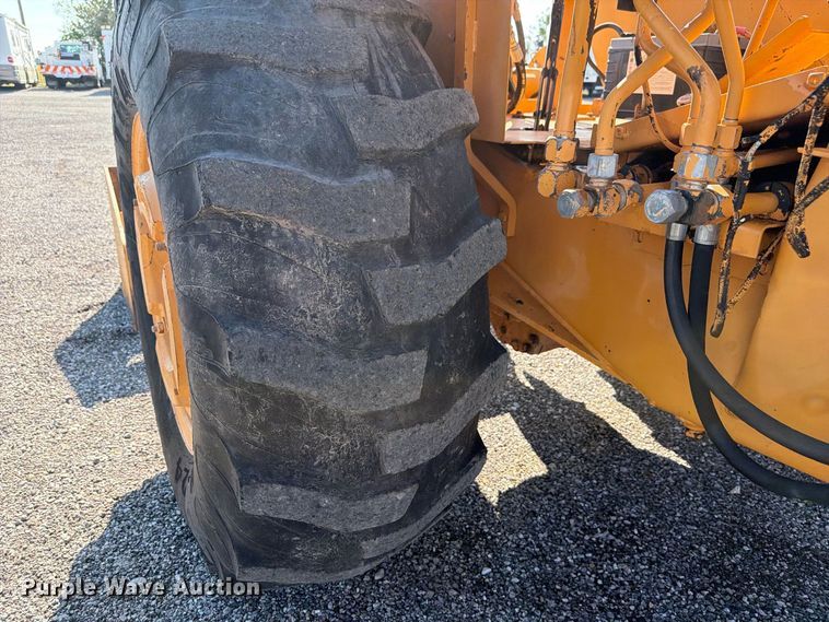 image for item FB5148 1993 Case 480F landscape tractor