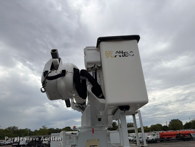 image for item FB5149 2015 Freightliner Business Class M2 bucket truck