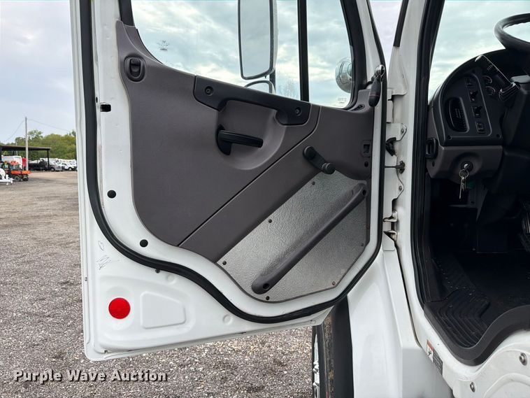 image for item FB5149 2015 Freightliner Business Class M2 bucket truck