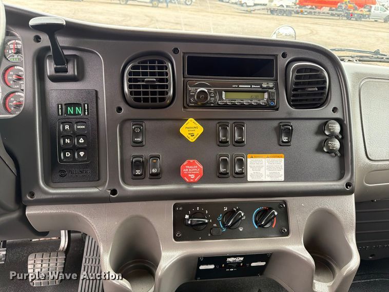 image for item FB5149 2015 Freightliner Business Class M2 bucket truck