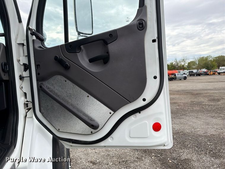 image for item FB5149 2015 Freightliner Business Class M2 bucket truck