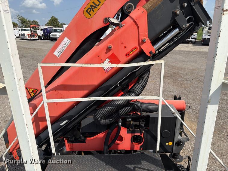image for item FB5164 2010 International WorkStar 7500 Crew Cab crane truck