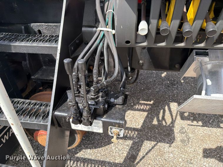 image for item FB5164 2010 International WorkStar 7500 Crew Cab crane truck