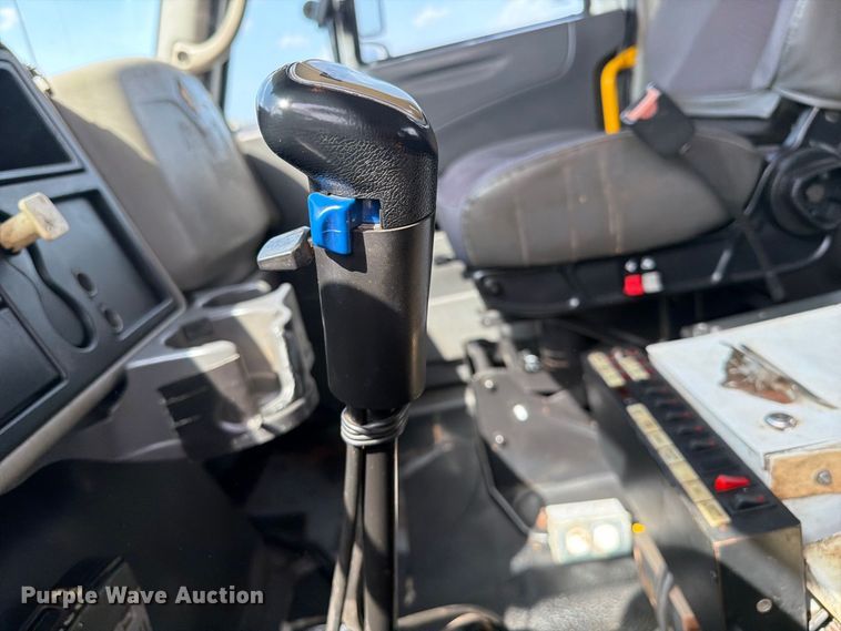 image for item FB5164 2010 International WorkStar 7500 Crew Cab crane truck