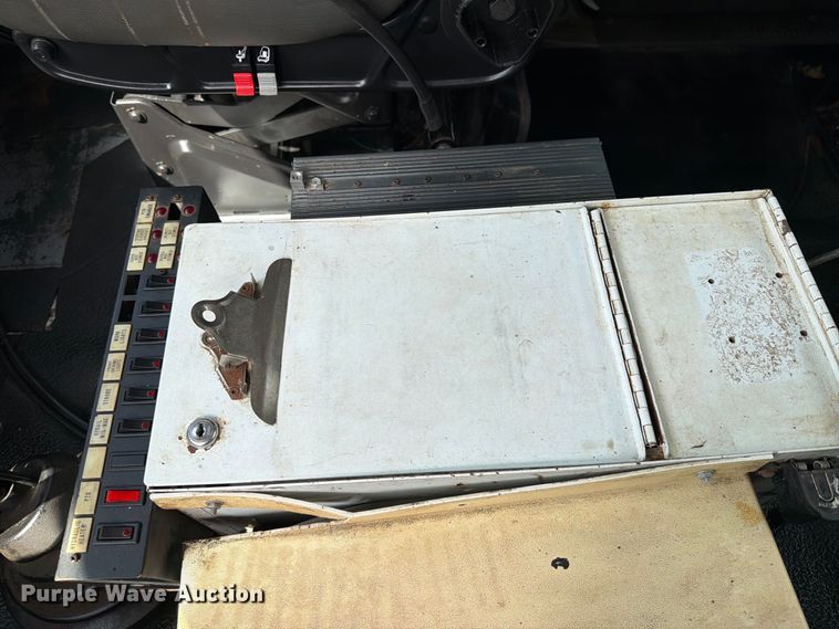 image for item FB5164 2010 International WorkStar 7500 Crew Cab crane truck