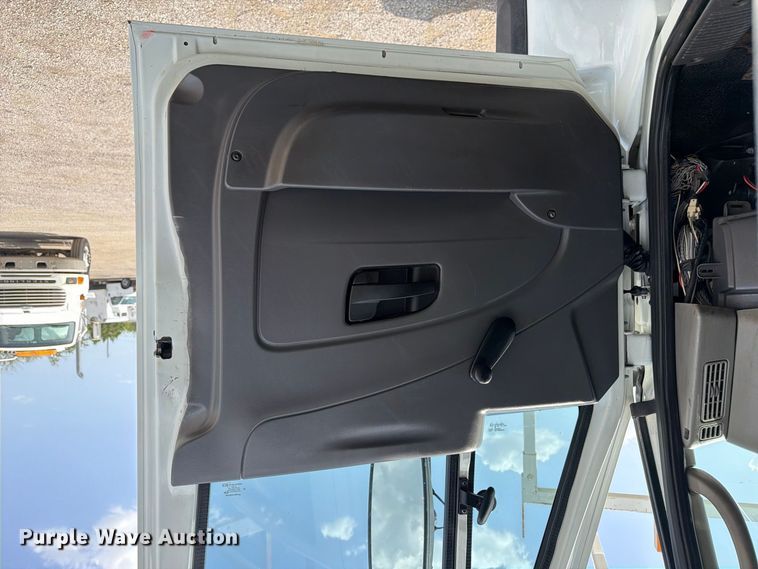 image for item FB5164 2010 International WorkStar 7500 Crew Cab crane truck