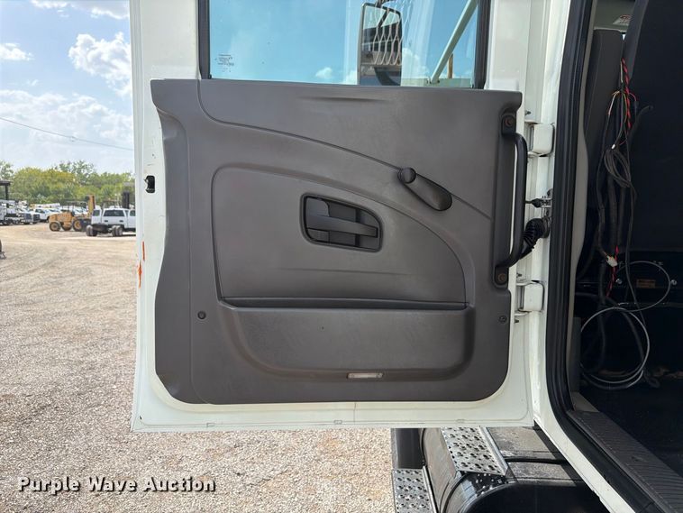 image for item FB5164 2010 International WorkStar 7500 Crew Cab crane truck
