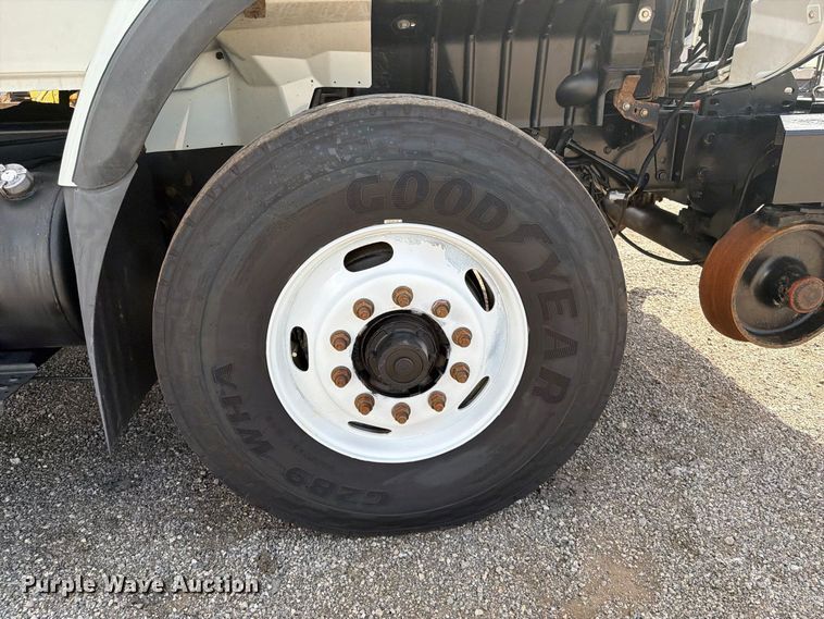 image for item FB5164 2010 International WorkStar 7500 Crew Cab crane truck