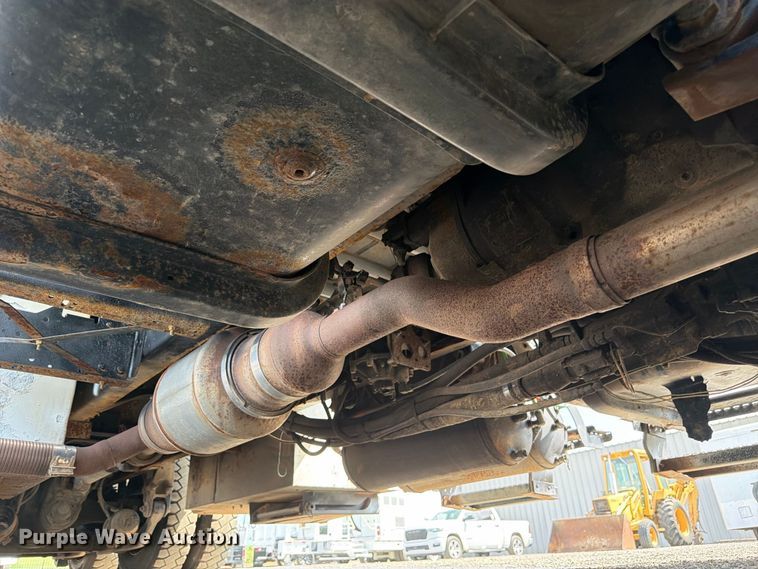 image for item FB5164 2010 International WorkStar 7500 Crew Cab crane truck